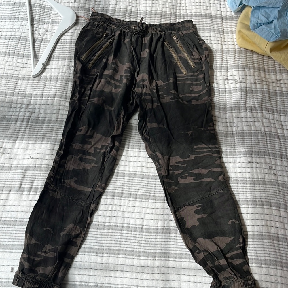 Storia camo joggers